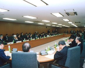 �N�x�����Z�̉~�����Ɋւ���ӌ���������J�Ái�Q��28���j