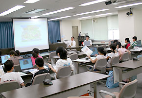 ���s���y�����w�Z�̂U�N��18�������Z����K��A���Z��o�ς̊�{�ɂ��Ċw�т܂����B