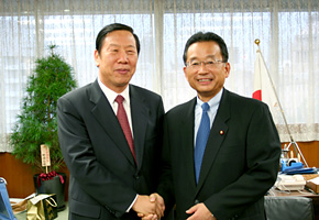 �� ���� �V�Îs���̕\�h�K����󂯂�R�{��b�i10��24���j