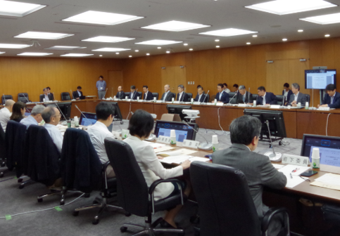 金融審議会総会の様子